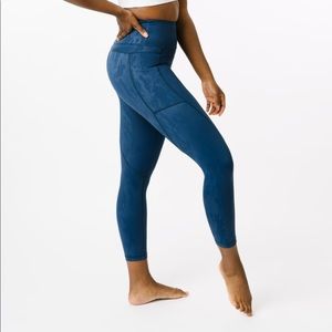 Dark Navy Camo Pocket Light n Tight Hi-Rise Capri